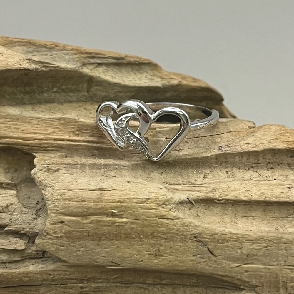 Romantic Silver Heart Ring with Vintage Charm - Picture 3 of 4